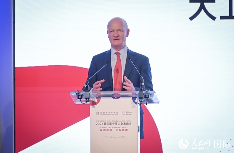 英國前負(fù)責(zé)大學(xué)與科研事務(wù)的國務(wù)大臣、英國皇家學(xué)會院士大衛(wèi)·威利茨致辭。人民網(wǎng) 郭錦標(biāo)攝