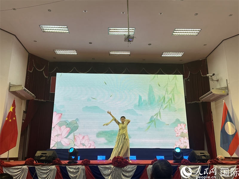 圖片：老撾選手參加第二十三屆漢語橋世界大學(xué)生中文比賽老撾賽區(qū)決賽。孫廣勇攝