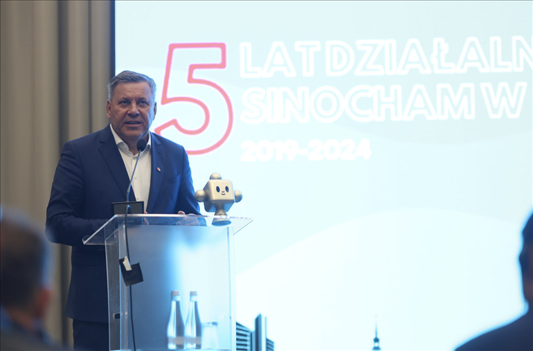 波蘭前副總理比霍琴斯基致辭。