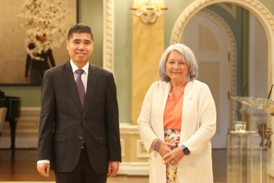 6月26日，中國駐加拿大大使王鏑向加拿大總督西蒙遞交國書。