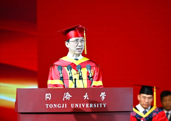 同濟大學校長、中國工程院院士鄭慶華