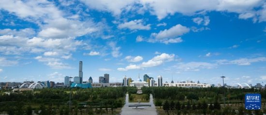 這是7月1日拍攝的哈薩克斯坦首都阿斯塔納的天際線。新華社記者 王建華 攝