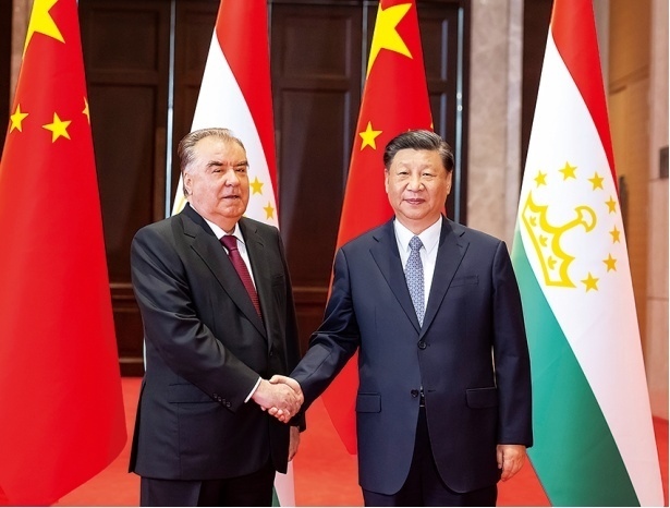 2023年5月，國家主席習近平在西安同來華出席中國—中亞峰會并進行國事訪問的塔吉克斯坦總統(tǒng)拉赫蒙會談。新華社記者 丁海濤 攝