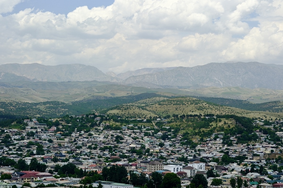 這是2024年6月13日拍攝的塔吉克斯坦首都杜尚別城市風光。新華社記者 鄭開君 攝