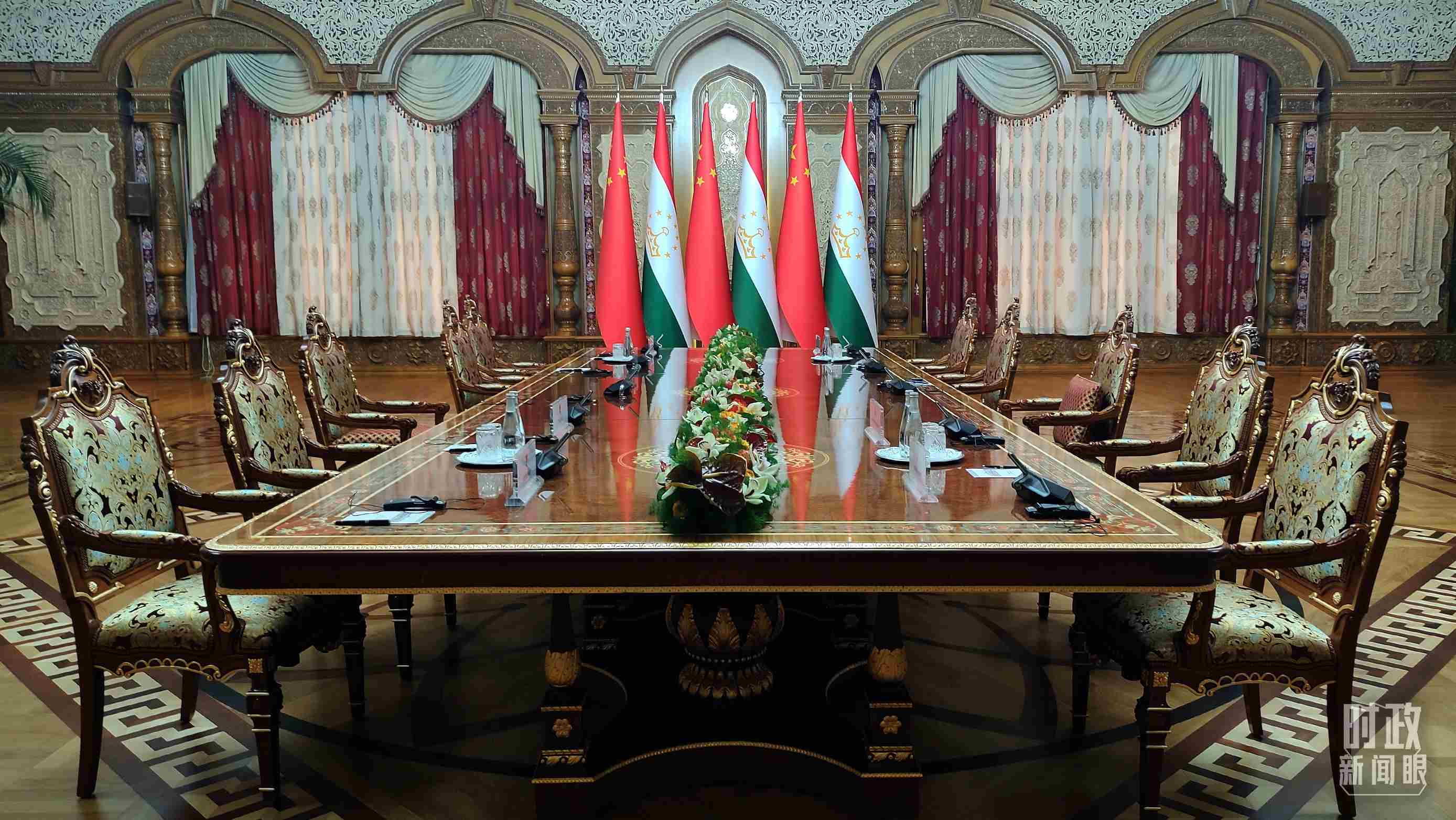 △中塔元首小范圍會談開始前。（總臺央視記者薛冠南拍攝）