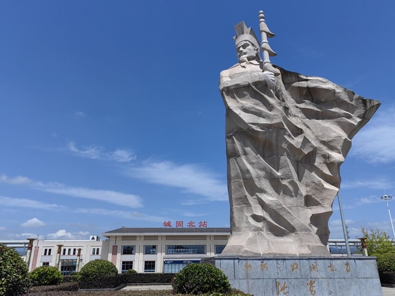 張騫雕塑。新華社記者 孫正好 攝