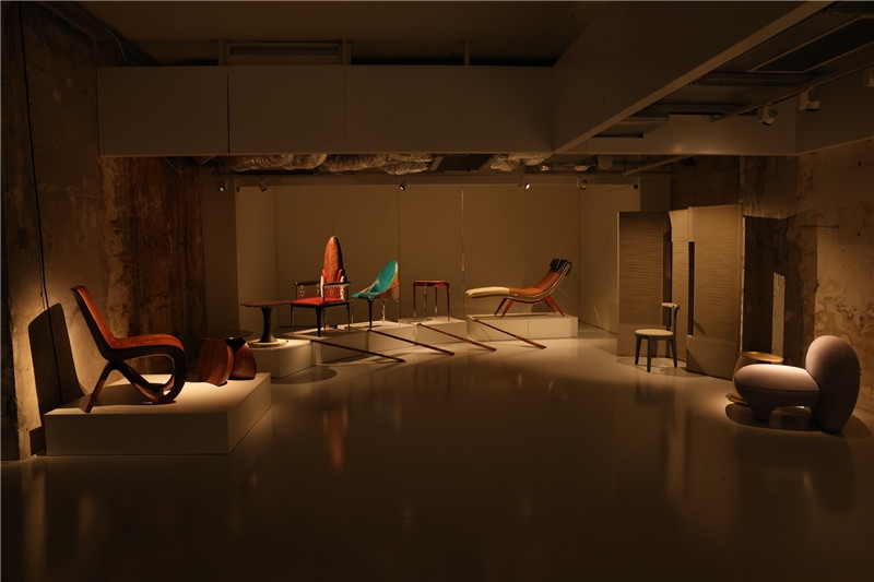 《新生萬物-中國非遺與當代設(shè)計展》展廳。陽光媒體集團供圖