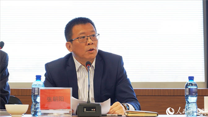 張朝陽代會長做協(xié)會上半年工作匯報。人民網(wǎng) 劉暢攝