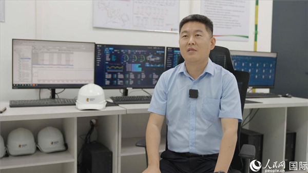 哈薩克斯坦能源投資公司副總經(jīng)理、總工程師張亮在接受人民網(wǎng)記者采訪。 人民網(wǎng)記者 葛泰佚攝