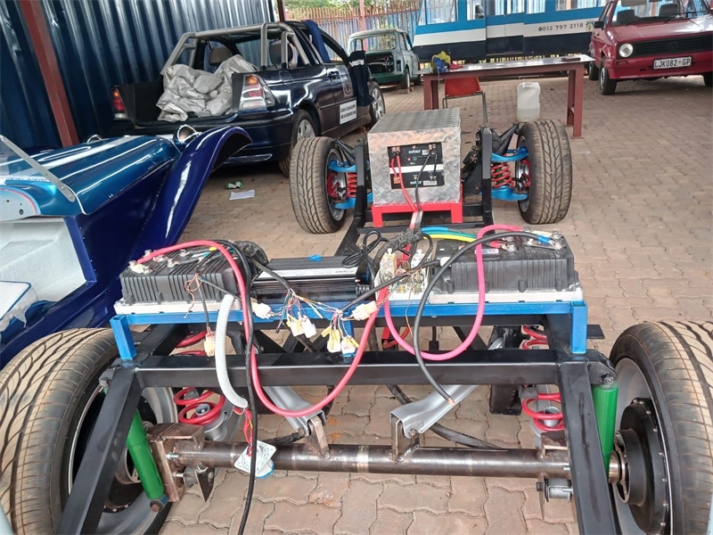 “老爺車”的跟上電動(dòng)潮流。索尚古夫技術(shù)高中供圖