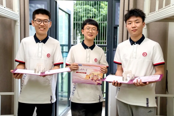 王子源（左）、母翰堯（中）、郭洋君（右）。清華大學(xué)供圖