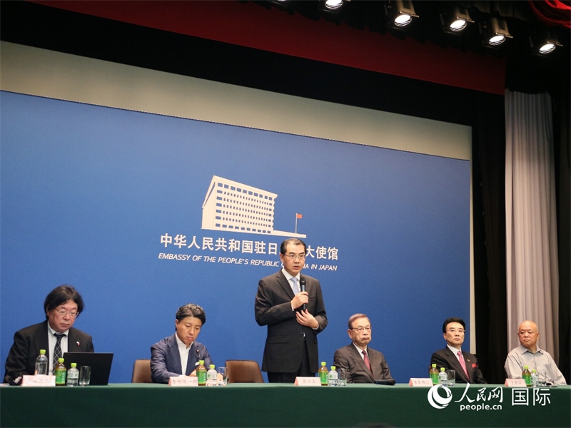 中國駐日本大使吳江浩（左三）致辭。人民網(wǎng) 許可攝