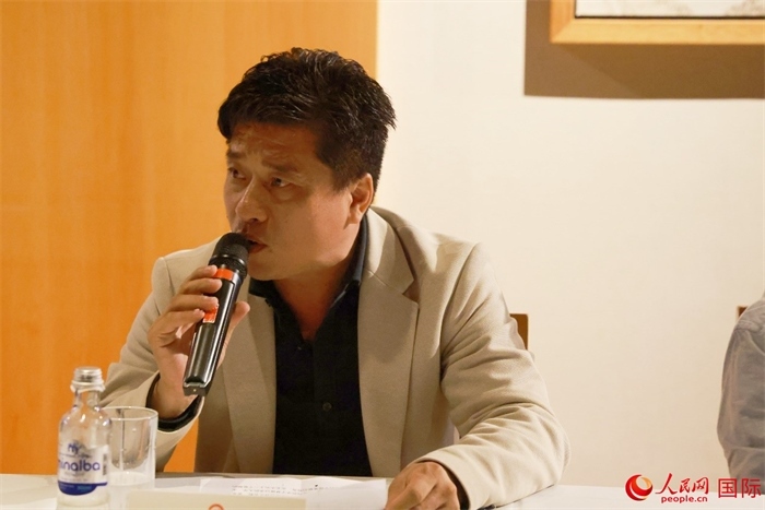 巴西中國浙江商會(huì)會(huì)長鄭俠茂在座談會(huì)上致辭。人民網(wǎng)記者 陳海琪攝