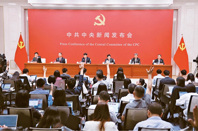 黨的二十屆三中全會是在以中國式現(xiàn)代化全面推進強國建設(shè)、民族復(fù)興偉業(yè)的關(guān)鍵時期召開的一次十分重要的會議。圖為2024年7月19日，中共中央舉行新聞發(fā)布會，介紹和解讀黨的二十屆三中全會精神。 新華社記者 金立旺/攝