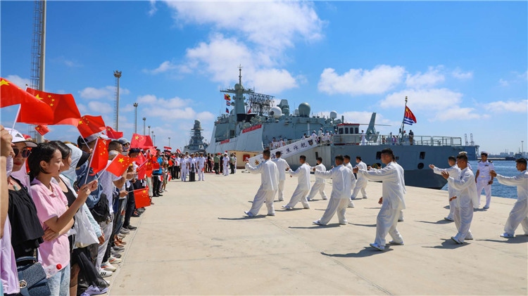 在碼頭舉行的歡迎儀式 護(hù)航編隊(duì)供圖