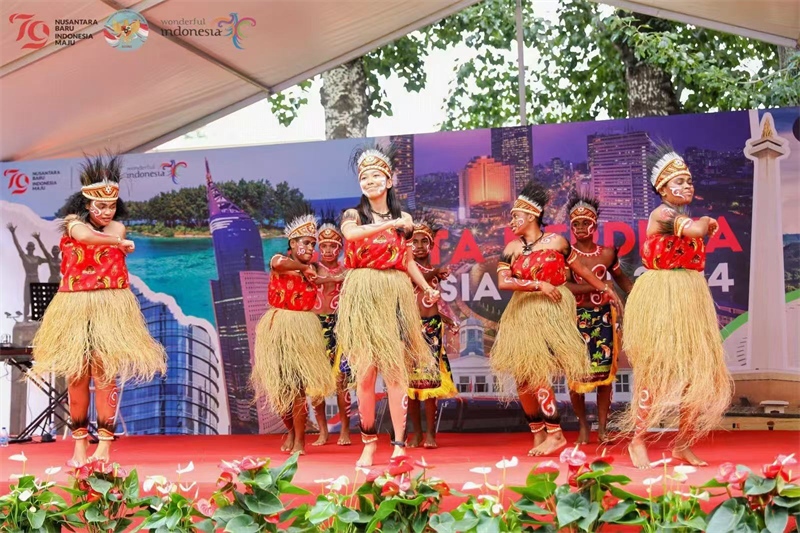 印尼在華留學(xué)生表演民族特色舞蹈。