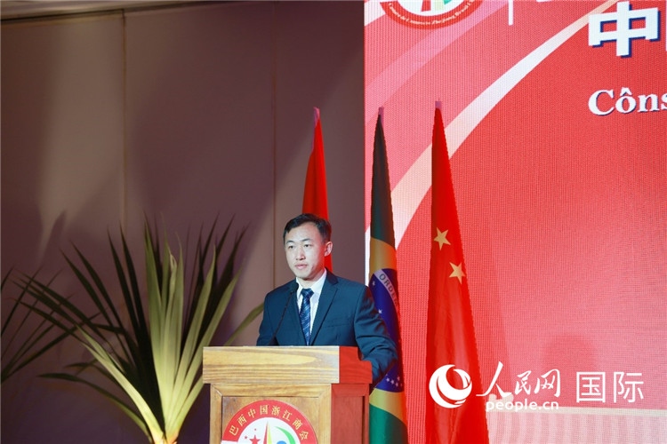 中國駐里約熱內(nèi)盧代總領事王海濤在典禮中致辭。人民網(wǎng)記者 陳海琪攝