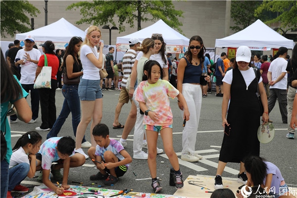 4、活動(dòng)吸引了很多小朋友參加。 人民網(wǎng)記者 李志偉攝