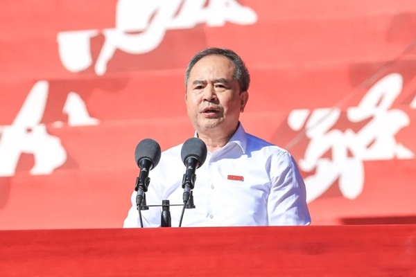 中國(guó)科學(xué)院院士、大連理工大學(xué)校長(zhǎng)賈振元在2024級(jí)新生開(kāi)學(xué)典禮上致辭。校方供圖