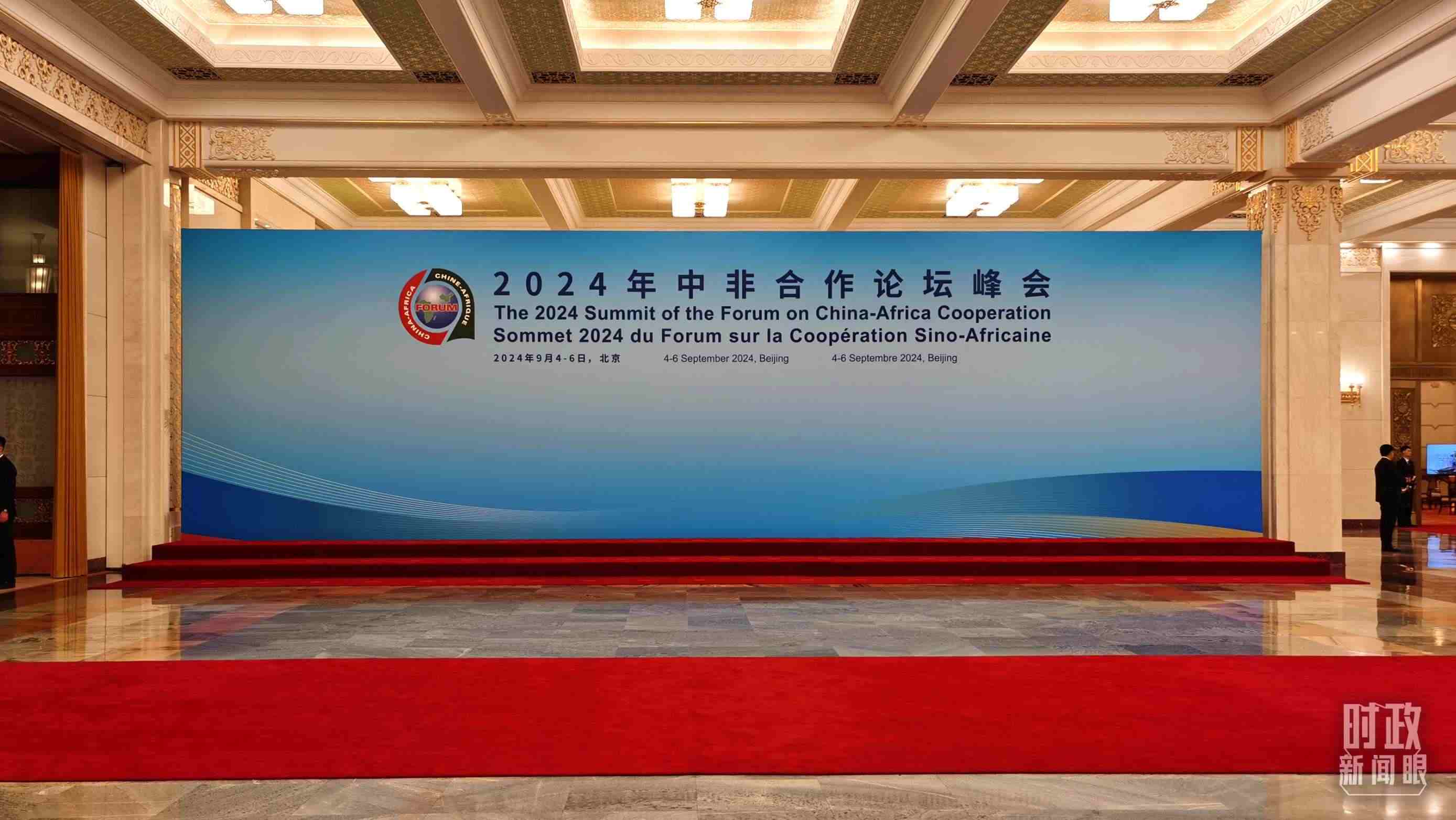  △開幕式前，與會領(lǐng)導(dǎo)人在這里集體合影。（總臺央視記者郭鴻拍攝）