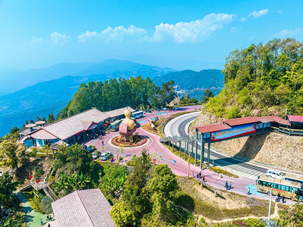 這是位于班洪鄉(xiāng)班洪村下班壩自然村的葫蘆王地AAAA級(jí)景區(qū)游客服務(wù)中心。（滄源縣融媒體中心供圖）