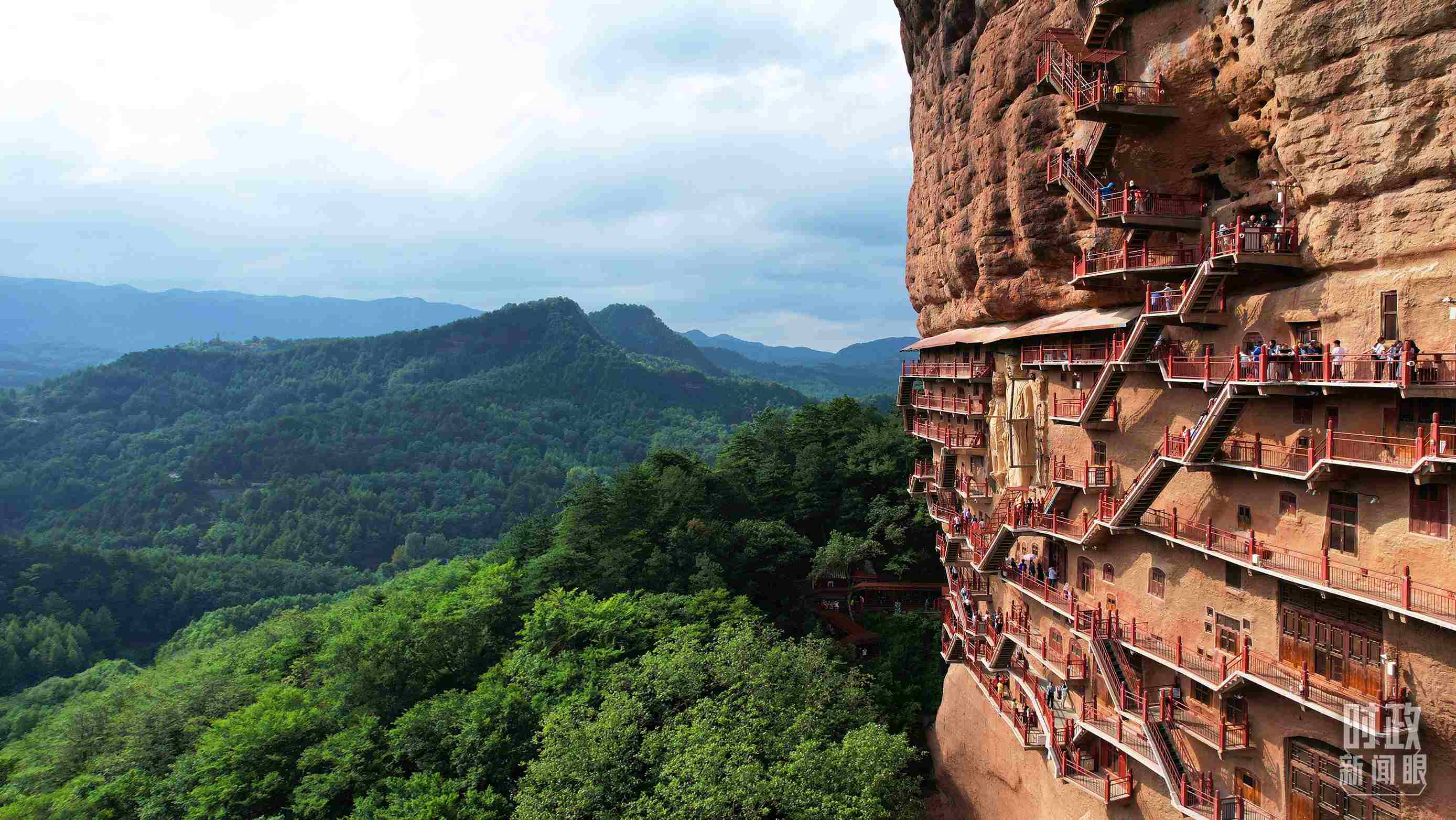 △ 麥積山石窟。（總臺(tái)記者馬凌峰拍攝）