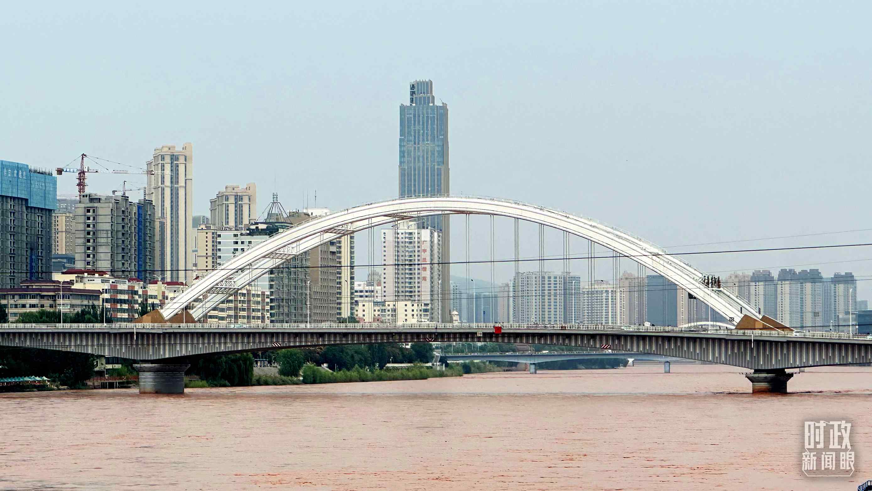 △黃河蘭州段。（總臺(tái)央視記者范一鳴拍攝）