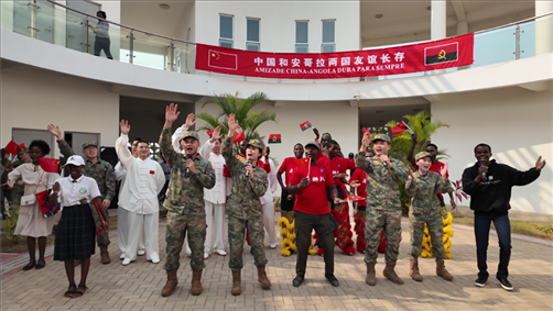 中安合唱歌曲《相親相愛(ài)》。內(nèi)圖大學(xué)孔子學(xué)院供圖