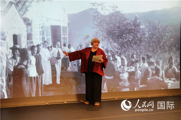 2、美國“鼓嶺之友”代表穆言靈講述友好故事。 人民網(wǎng)記者 李志偉攝