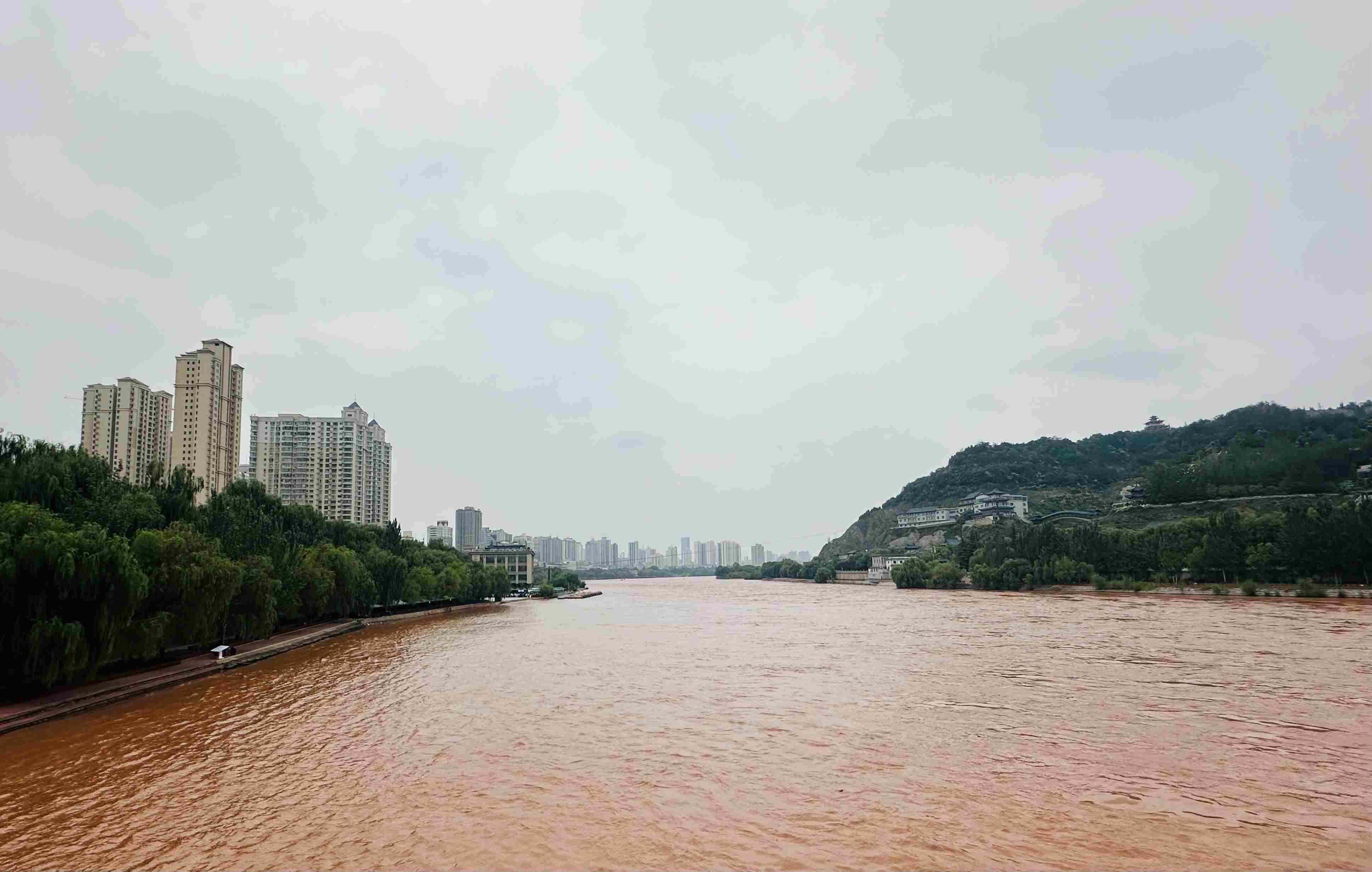 △黃河蘭州段。（總臺(tái)央視記者陸泓宇拍攝）