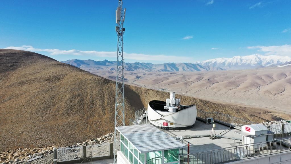 正在運(yùn)行的塔縣星地激光通信地面站。（中國科學(xué)院空天信息創(chuàng)新研究院供圖）