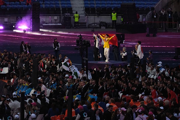 中國選手登上最高領(lǐng)獎臺。人民網(wǎng)記者 于超凡攝