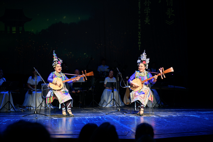 歌曲《月下情歌》。傅永山 攝