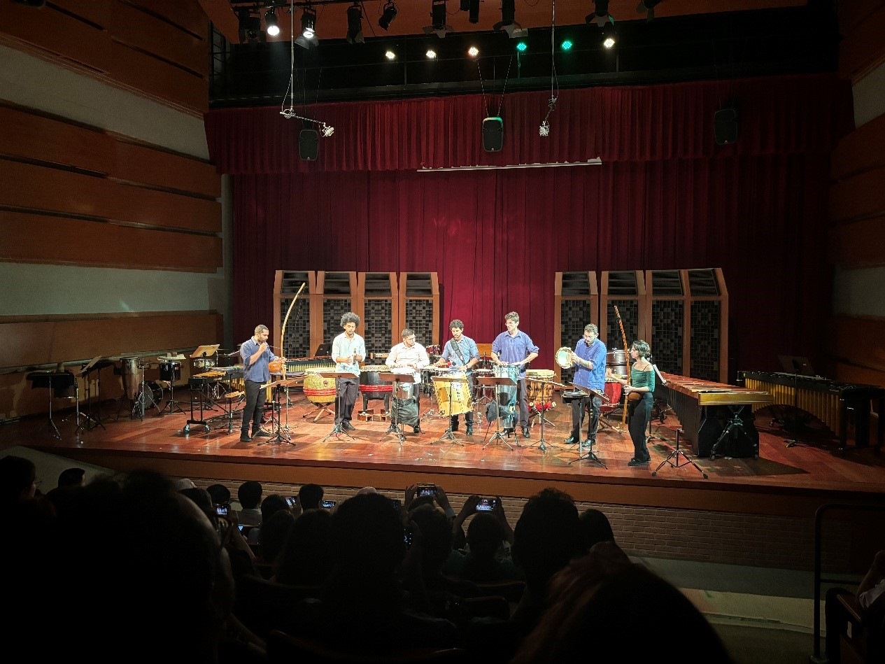 圣保羅州立大學(xué)藝術(shù)學(xué)院打擊樂團(tuán)在活動(dòng)上表演精彩的節(jié)目。 圣保羅州立大學(xué)孔子學(xué)院供圖