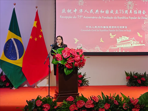 伯南布哥州州長代表、科技廳長維達爾在招待會上致辭。 中國駐累西腓總領(lǐng)館供圖