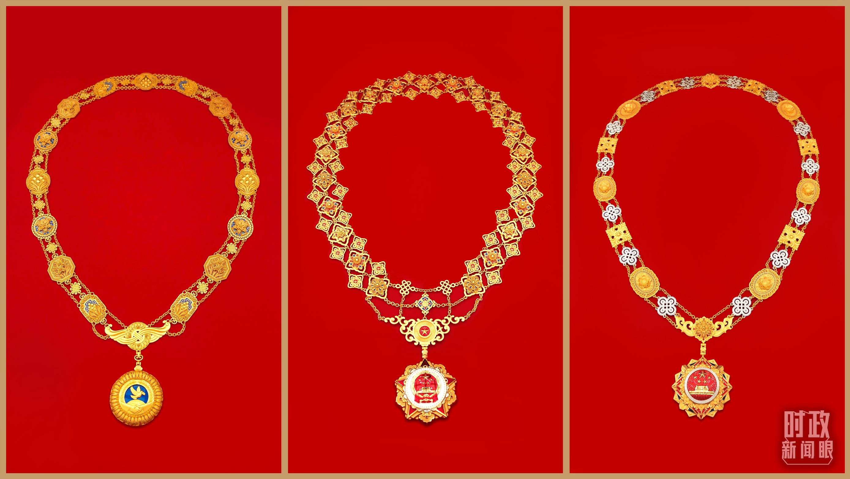 “共和國(guó)勛章”（中）、“友誼勛章”（左）和國(guó)家榮譽(yù)稱(chēng)號(hào)獎(jiǎng)?wù)拢ㄓ遥?。（總臺(tái)央視記者郭鴻、鄂介甫拍攝）