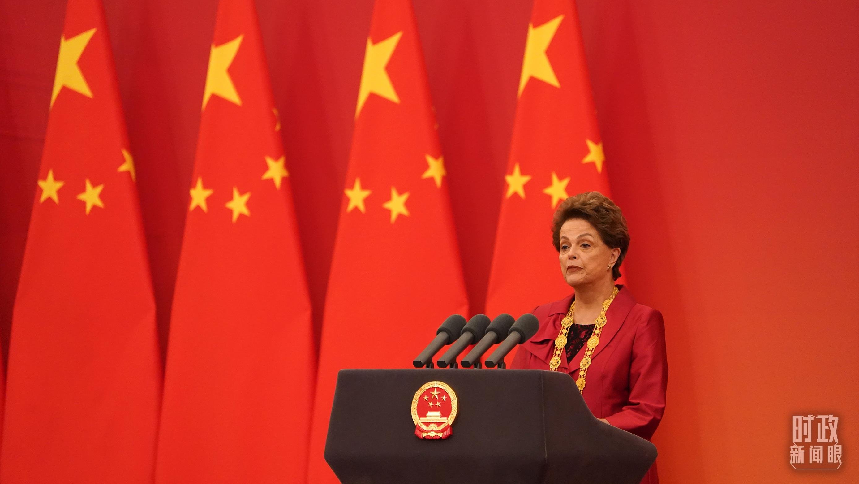 “友誼勛章”獲得者迪爾瑪·羅塞芙在頒授儀式上發(fā)言。（總臺(tái)記者李晉拍攝）