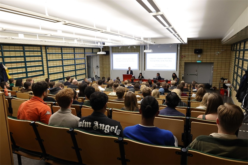 中國駐瑞典大使崔愛民訪問烏普薩拉大學(xué)并發(fā)表演講。中國駐瑞典大使館供圖