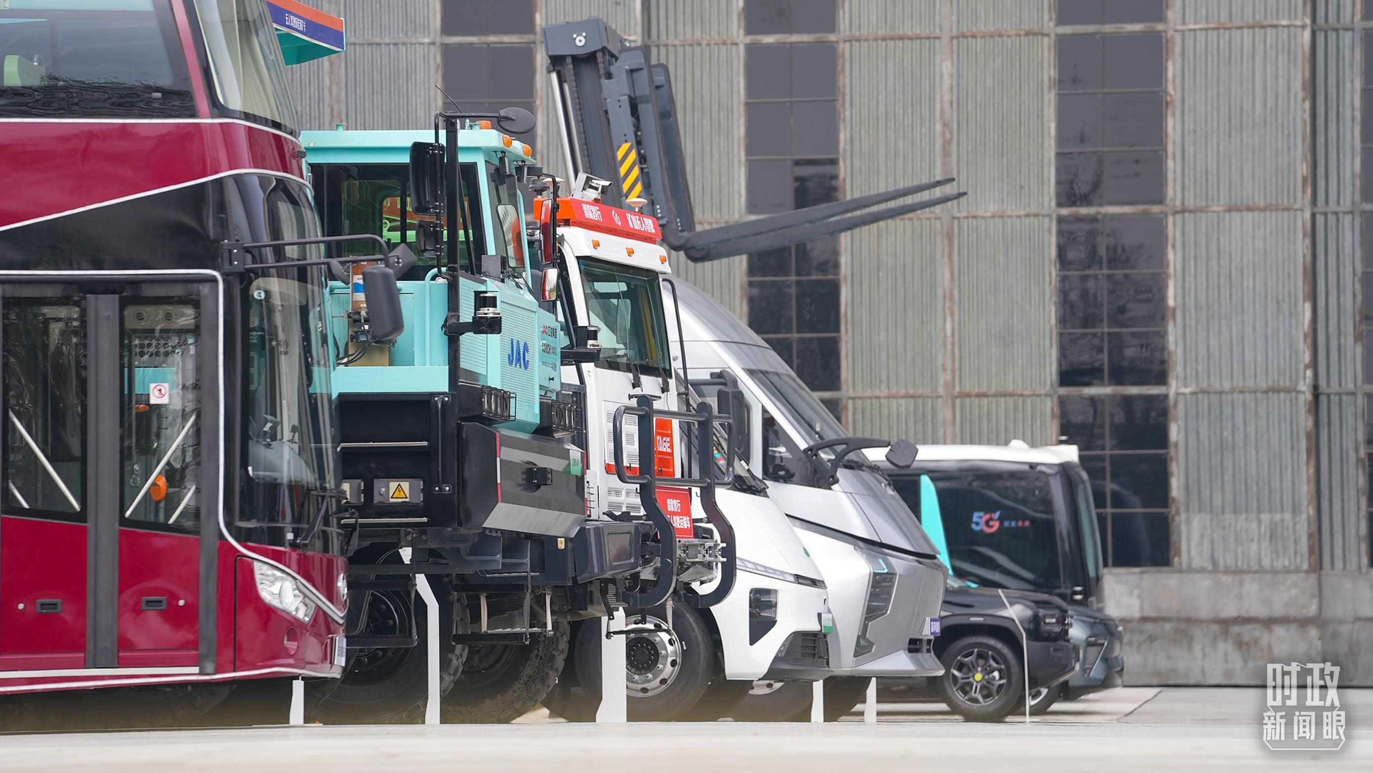 △安徽省重大科技創(chuàng)新成果集中展示展出的新能源汽車。（總臺央視記者金雨秋拍攝）