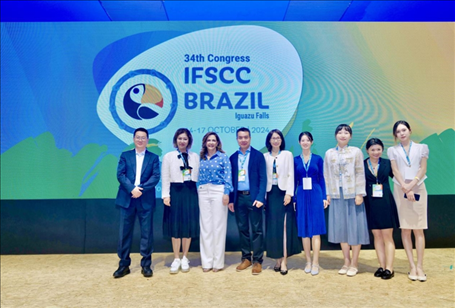 百雀羚集團高層與研發(fā)團隊。受訪方供圖