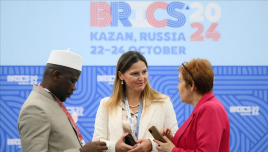 金磚國(guó)家領(lǐng)導(dǎo)人第十六次會(huì)晤期間，新聞?dòng)浾咴趪?guó)際新聞中心工作