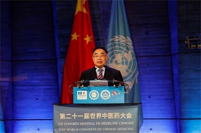 圖1：世界中聯(lián)副主席張伯禮院士致歡迎詞。世界中聯(lián)供圖