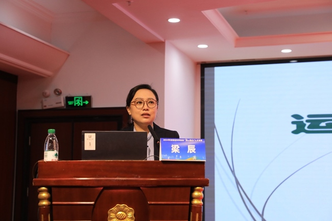 國家體育總局運(yùn)動(dòng)醫(yī)學(xué)研究所醫(yī)務(wù)監(jiān)督中心副主任、中國體育科學(xué)學(xué)會(huì)運(yùn)動(dòng)醫(yī)學(xué)分會(huì)副秘書長(zhǎng)梁辰授課。主辦方供圖