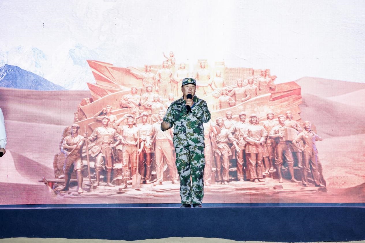 馬軍武在“何以中國·五星出東方”網(wǎng)絡主題宣傳活動現(xiàn)場演講。人民視頻供圖