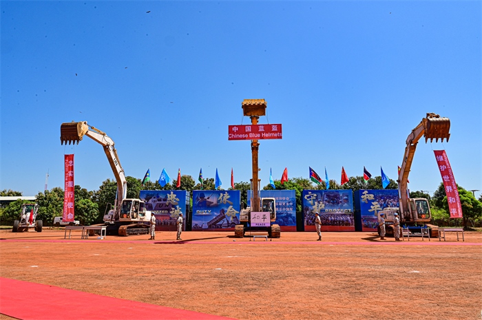 工程機械特技展示。王軍杰攝