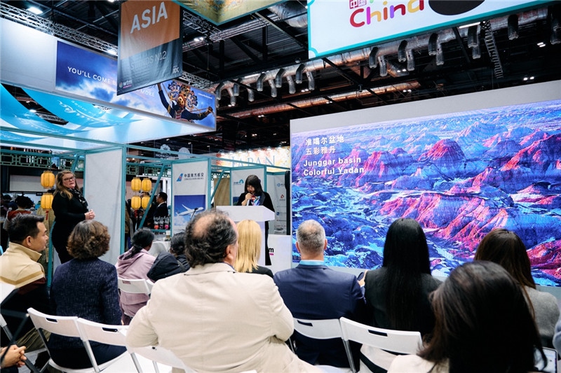  “中國館”新疆旅游推介會現(xiàn)場介紹。楊浩鵬攝