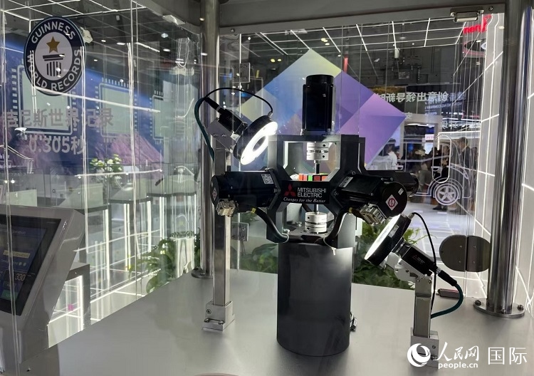 三菱電機開發(fā)的魔方機器人是吉尼斯世界紀錄保持者。人民網(wǎng)記者 陳思攝