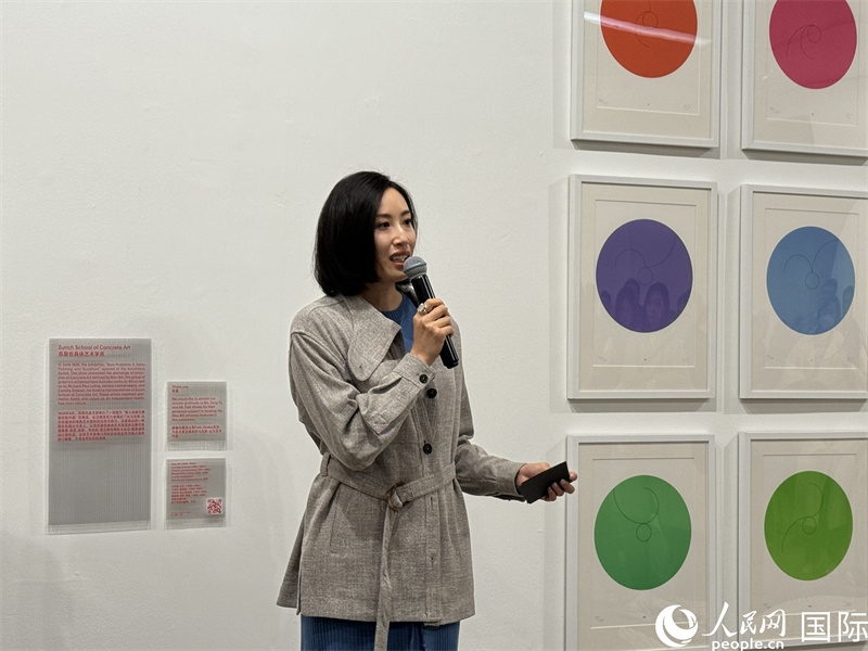 11月8日，今日美術(shù)館館長張然在“瑞士經(jīng)典設(shè)計(jì)展”開幕式上發(fā)表致辭。（人民網(wǎng) 謝瑩攝）