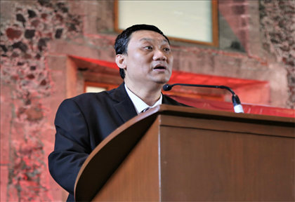 拉美分社負責人苗野主持慶?；顒印Ｖ鬓k方供圖