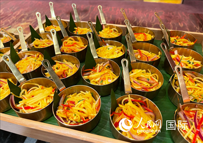 馬來西亞美食節(jié)現(xiàn)場準備的美食。人民網(wǎng) 王婧攝